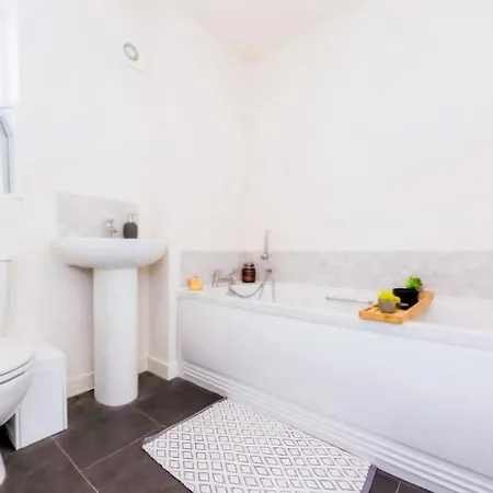 Spacious Townhouse For Contractors And Families Semesterbostad *