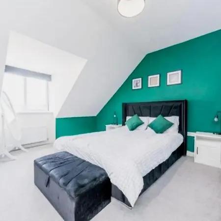 Spacious Townhouse For Contractors And Families 度假居