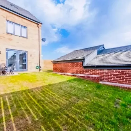 Spacious Townhouse For Contractors And Families *