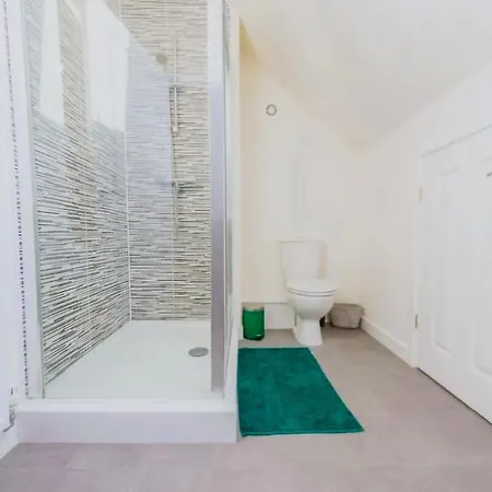 Semesterbostad Spacious Townhouse For Contractors And Families *