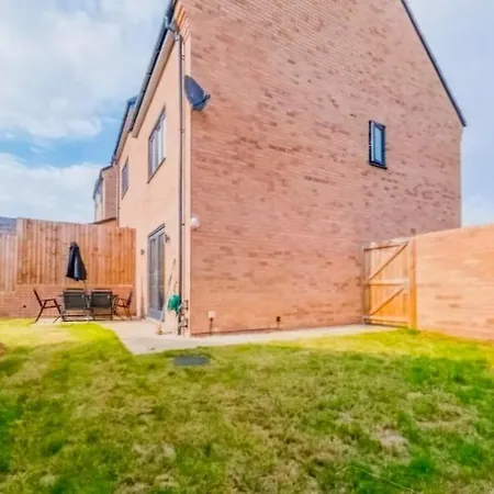 Spacious Townhouse For Contractors And Families 度假居 *
