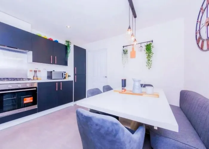 Spacious Townhouse For Contractors And Families Лідс