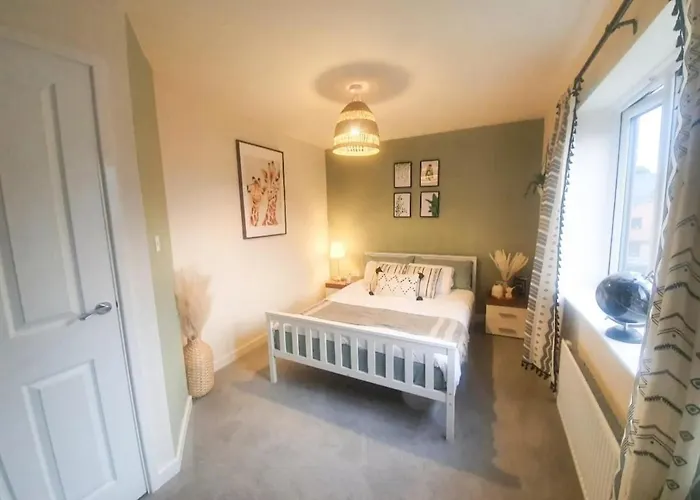 Spacious Townhouse For Contractors And Families Лідс