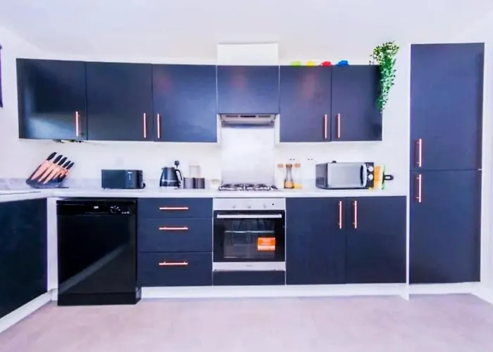 Spacious Townhouse For Contractors And Families *