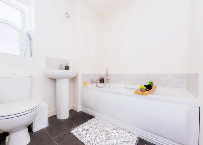 Spacious Townhouse For Contractors And Families Semesterbostad *