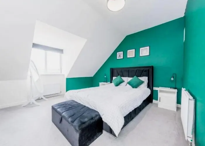 Spacious Townhouse For Contractors And Families 度假居