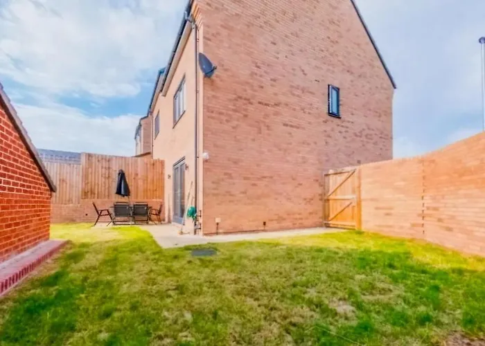 Spacious Townhouse For Contractors And Families 度假居 *