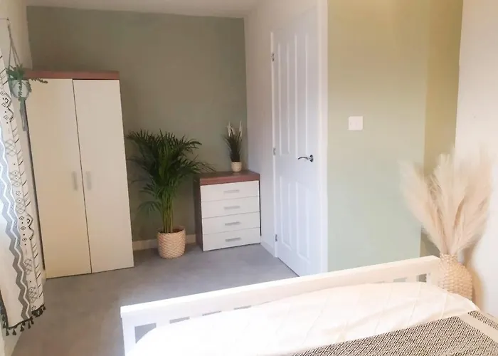 Spacious Townhouse For Contractors And Families 利兹