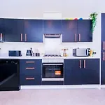 Spacious Townhouse For Contractors And Families *